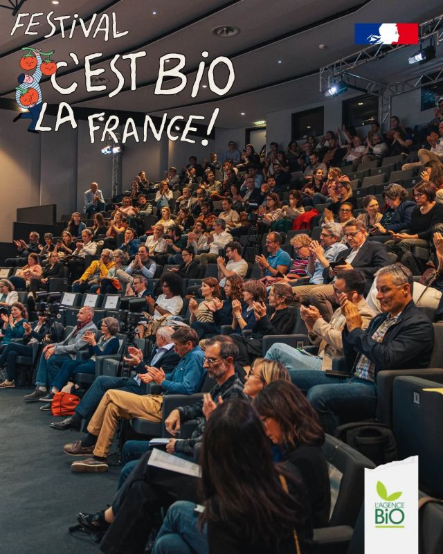🎂 C’est bio les 40 ans !

🎉 C’est officiel, le label bio a eu 40 ans la semaine dernière et on a fêté ça joyeusement aux côtés de tous les convaincus du bio et des curieux aussi !

La célébration a commencé avec tous les acteurs bio depuis le producteur jusqu’au distributeur : un rendez-vous institutionnel pour rappeler l’importance du bio et de la certification AB pour préserver notre santé, celles des agriculteurs, des éleveurs, des abeilles, des coccinelles, des sols, des eaux et des nappes phréatiques 🌿 

Au programme :

🫂 Séquence émotion en se remémorant le chemin parcouru depuis ces 40 dernières années

✨ Quelques stars du bio sont venues et nous ont ému :
🔸 Jean Verdier qui préside avec brio l’Agence BIO
🔸 Philippe Henry, passionné du bio et membre du CNAB de l’INAO qui croit au travail d'équipe pour atteindre les objectifs du bio
🔸 Jeanne Fabre, vigneronne bio depuis plusieurs générations qui parle du bio comme d’une évidence
🔸 Julien Adda, qui lie la bio au social en dirigeant le Réseau Cocagne
🔸 Fanny Giansetto, qui oeuvre pour une alimentation bio et durable dans la restauration via le label Ecotable
🔸 Olivier Chaloche, céréalier bio dans le Loiret, qui vient de reprendre la présidence de la FNAB
🔸 Carole Galissant qui s’occupe du bio chez Sodexo, où 8% de bio sont atteint, soit plus que la moyenne nationale à 6% ;
🔸 Et Camille Labro qui ́nous partage les mots d'enfants lors des ateliers légumes de saison dans les écoles primaires publiques françaises grâce a L'école comestible, l'association en attendant un Ministère a l’Education Alimentaire.

📺 Dévoilement de notre nouvelle campagne C’est bio la France !, historique car le bio a pour la première fois son spot TV ! Le fondateur de l’agence The Good Company, Luc Wise, était là pour nous parler de cette campagne qui parle au cœur et au ventre des Français

📖 Présentation du livre C’est bio la France ! édité aux éditions Rue de l'Échiquier qui fait le portrait de 40 personnalités qui font le bio

🎤 Le tout animé talentueusement par Laurène Petit !

Merci encore à tous d’avoir été avec nous pour souffler les bougies et trinquer au champagne Telmont bio 🍾

#Bio #Ayonslebioreflexe