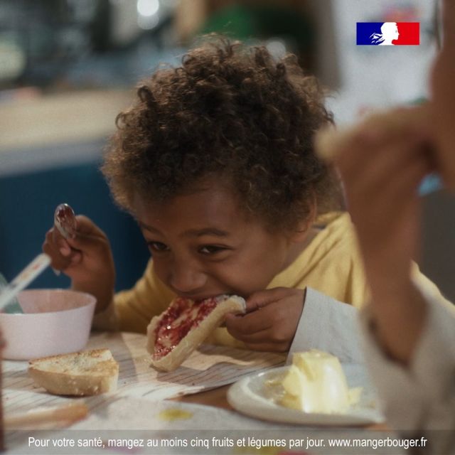 🌿 C’est bio la France !

🎂 📺 40 ans de label AB officiel, 40 ans sans communiquer dans LE media grand public par excellence, la TV. C'est une première, c’est historique, grâce aux 5 millions de budget exceptionnel votés par le parlement (15 millions initialement prévus sur 3 ans) pour parler de bio aux citoyens sur 3 ans, la bio passe à la télé !

🎶 Avec un superbe spot qui fait saliver, et une musique qui fait danser, merci @thegoodcompany_agency pour cette si jolie création.

Financée pour cette première année par le @min_agriculture, cette campagne publicitaire invite les Français à voir le bio non comme un effort, mais comme une évidence culturelle.

🍽️ Le film célèbre la diversité des terroirs bio, de nos recettes et les producteurs engagés pour que chacun ait envie de leur faire une place dans leur assiette.

😋 Une grande fierté cette campagne, savourez-la… et savourez les produits des 61000 fermes engagées et des 21000 transformateurs et distributeurs.

👉 Découvrez la campagne sur notre site en bio.

🥬 Ayons le bio réflexe !

#TransitionAgricole #TransitionAlimentaire #Bio #Ayonslebioreflexe