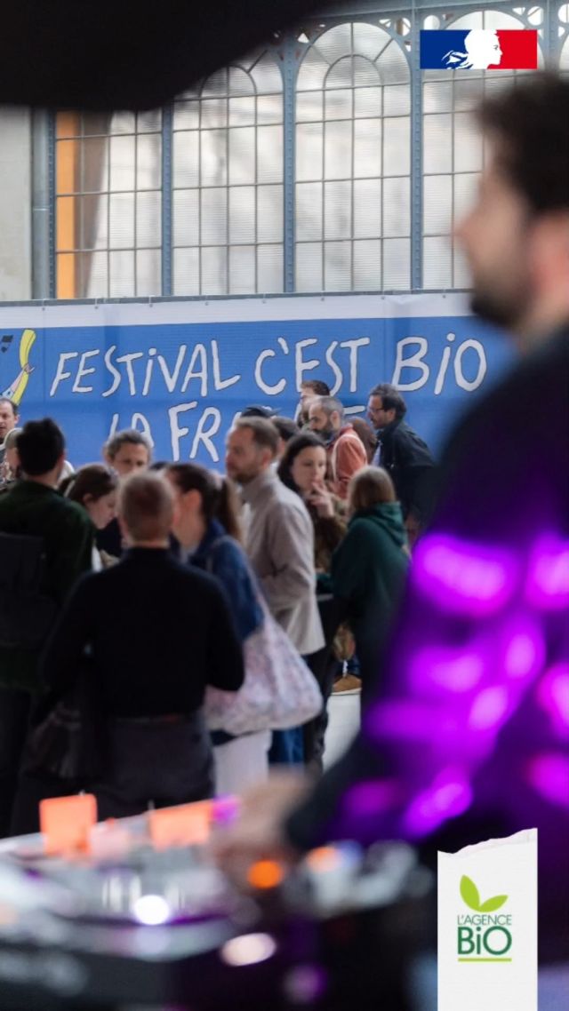 C’est bio @lemondefr !

🎥 Flashback sur le 22 mai… 

🥳 On était près de 600 à fêter le label officiel de l’agriculture écologique.

😋 Près de 300 fêtards ont payé leur pass pour entrée plat dessert en bio, agrémentés de dégustations de producteurs bio.

🤝 Encore un grand merci aux chef.fes, aux producteurs, aux élus, aux institutionnels, aux DJs, au Monde…

La liste est longue, merci de soutenir l’agriculture bio, d’engager les transitions agricole et alimentaire aux côtés de l’Agence BIO pour garantir des tomates-mozza-basilic, ou du melon bio tout l'été et préserver la douceur de vie des cigales et des papillons 🦋 

#TransitionAgricole #TransitionAlimentaire #Bio #Ayonslebioreflexe

📸 Photo : @marwen_farhat_